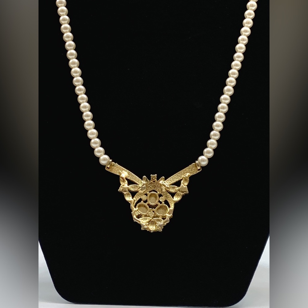 Vintage Pearl Necklace - Picture 5 of 6